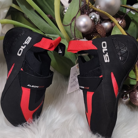 Adidas Five Ten 5.10 Aleon Climbing Shoes Black Red Brand New - Picture 1 of 8